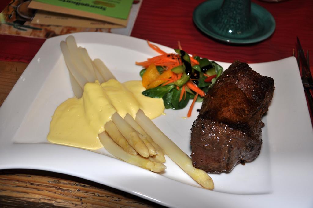 Steakhouse & Pension Crazy Horse ズール エクステリア 写真
