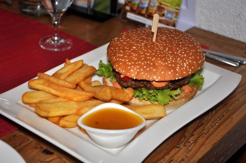 Steakhouse & Pension Crazy Horse ズール エクステリア 写真