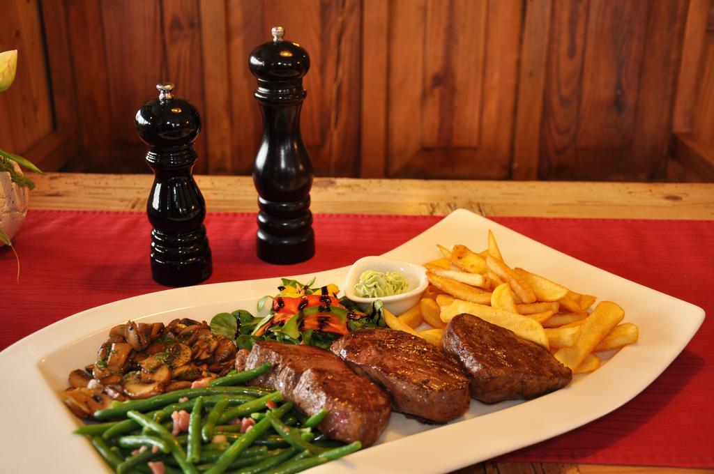 Steakhouse & Pension Crazy Horse ズール エクステリア 写真